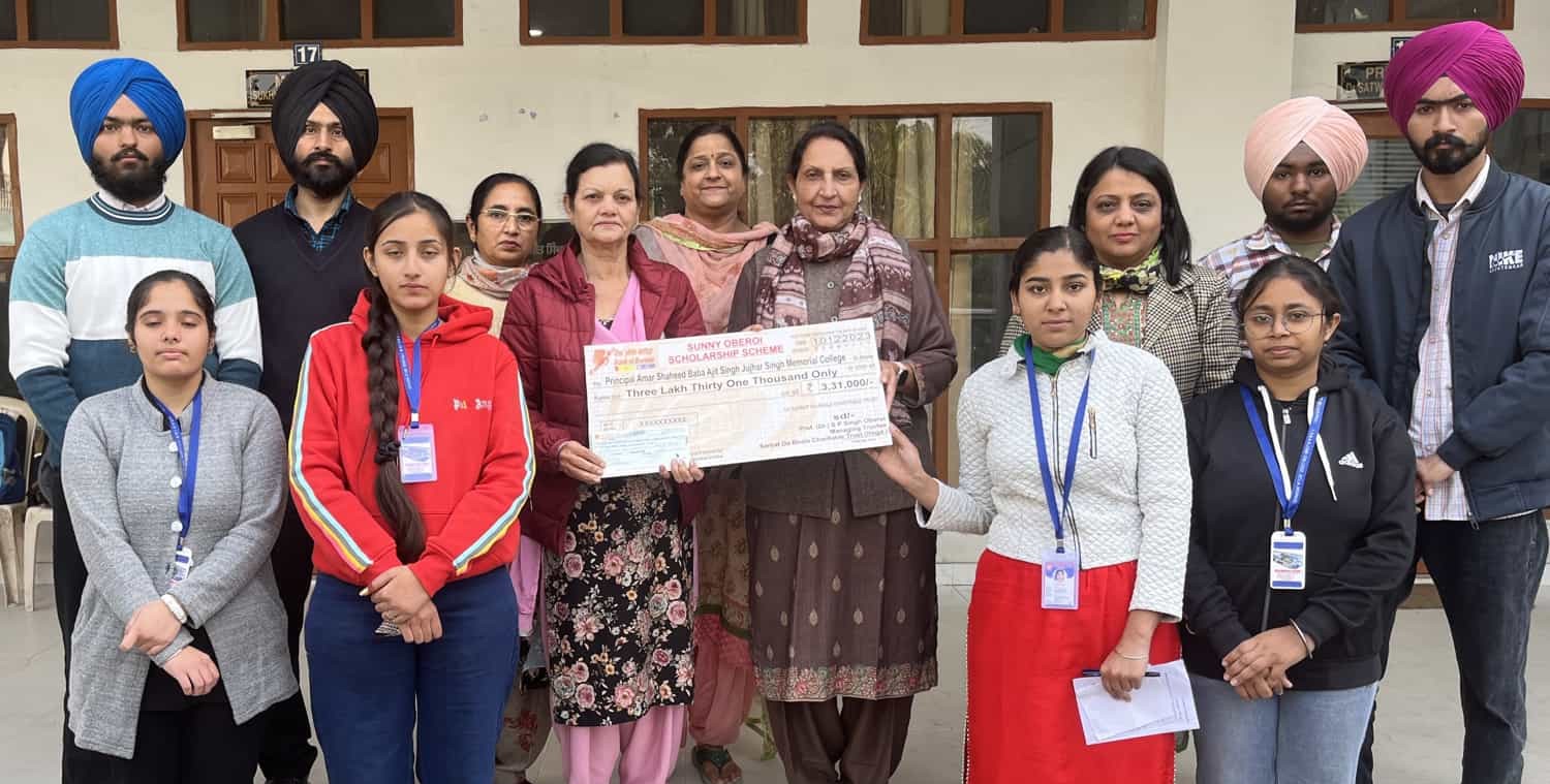 Scholarship amount of 4 lakh 65 thousand distributed to students